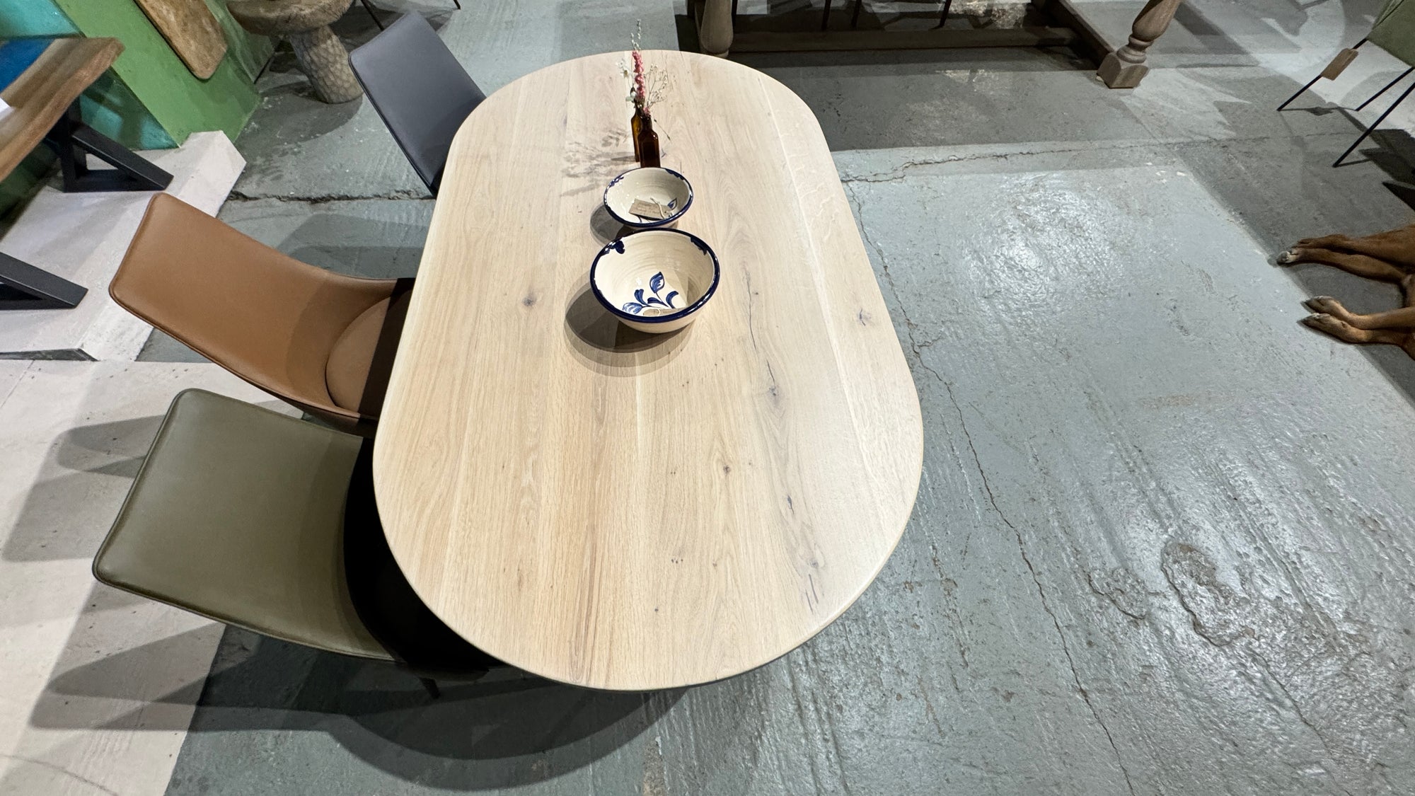 The Oval Metal Spider: 183 x 101 cm