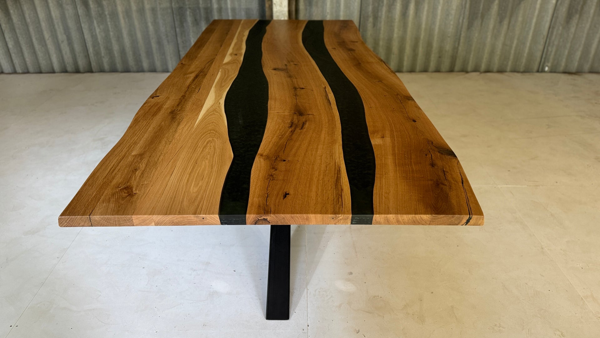The Oak River Metal Spider 10 Seater Table
