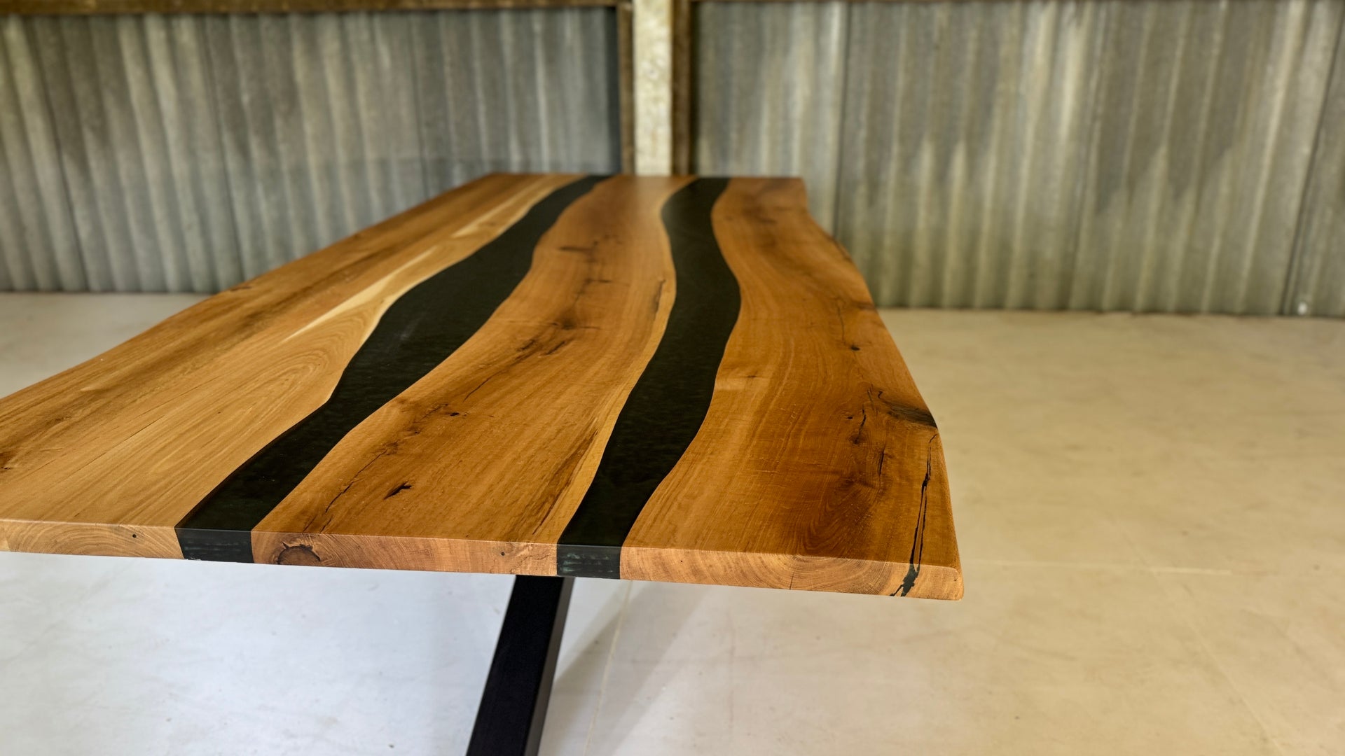 The Oak River Metal Spider 10 Seater Table