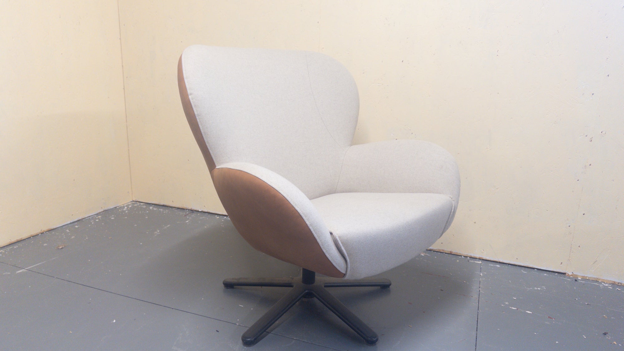 Modern Swivel Lounge Chair