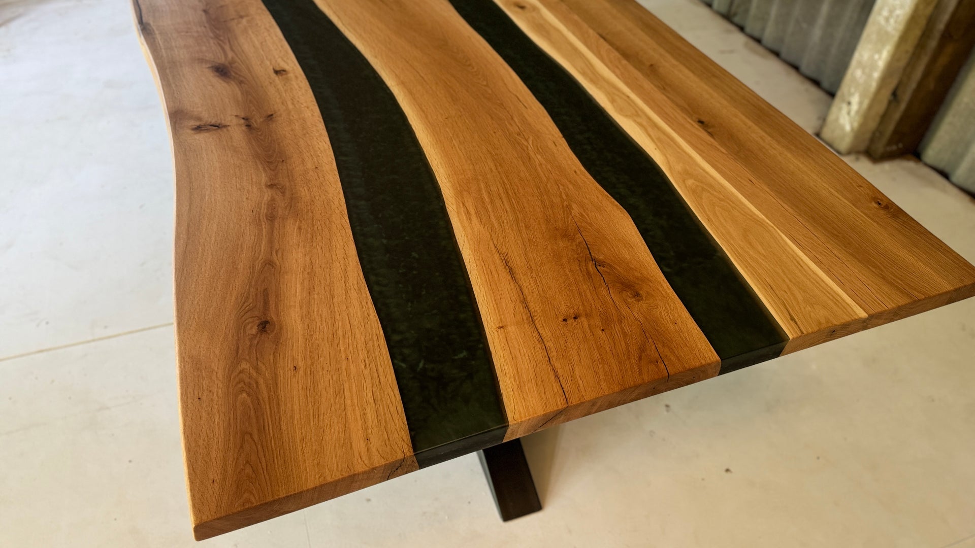 The Oak River Metal Spider 10 Seater Table
