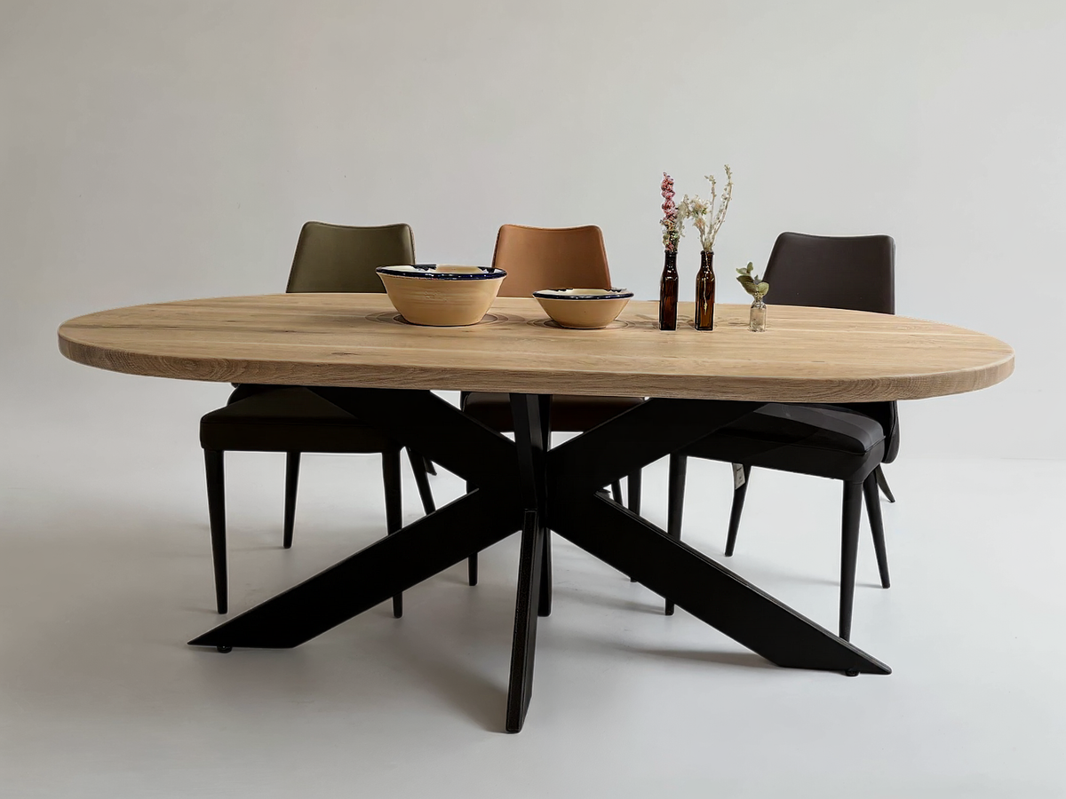 The Oval Metal Spider: 183 x 101 cm