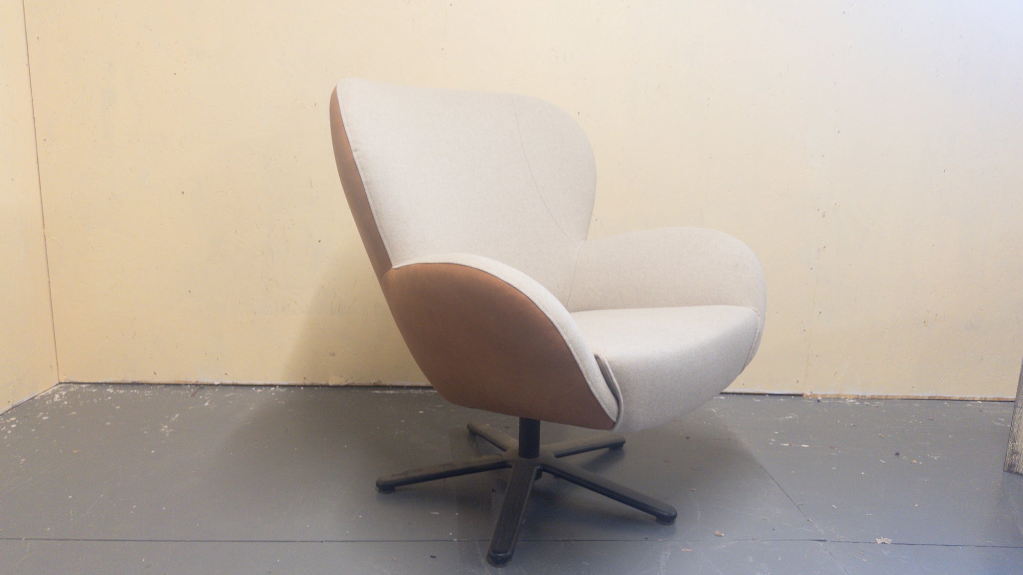 Modern Swivel Lounge Chair