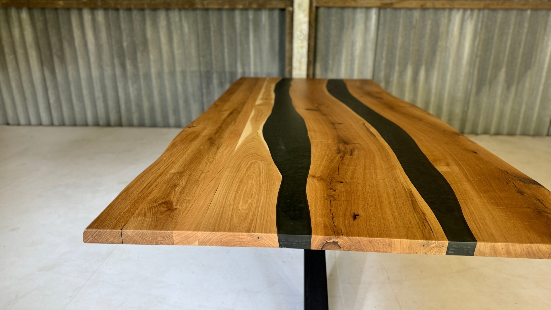 The Oak River Metal Spider 10 Seater Table