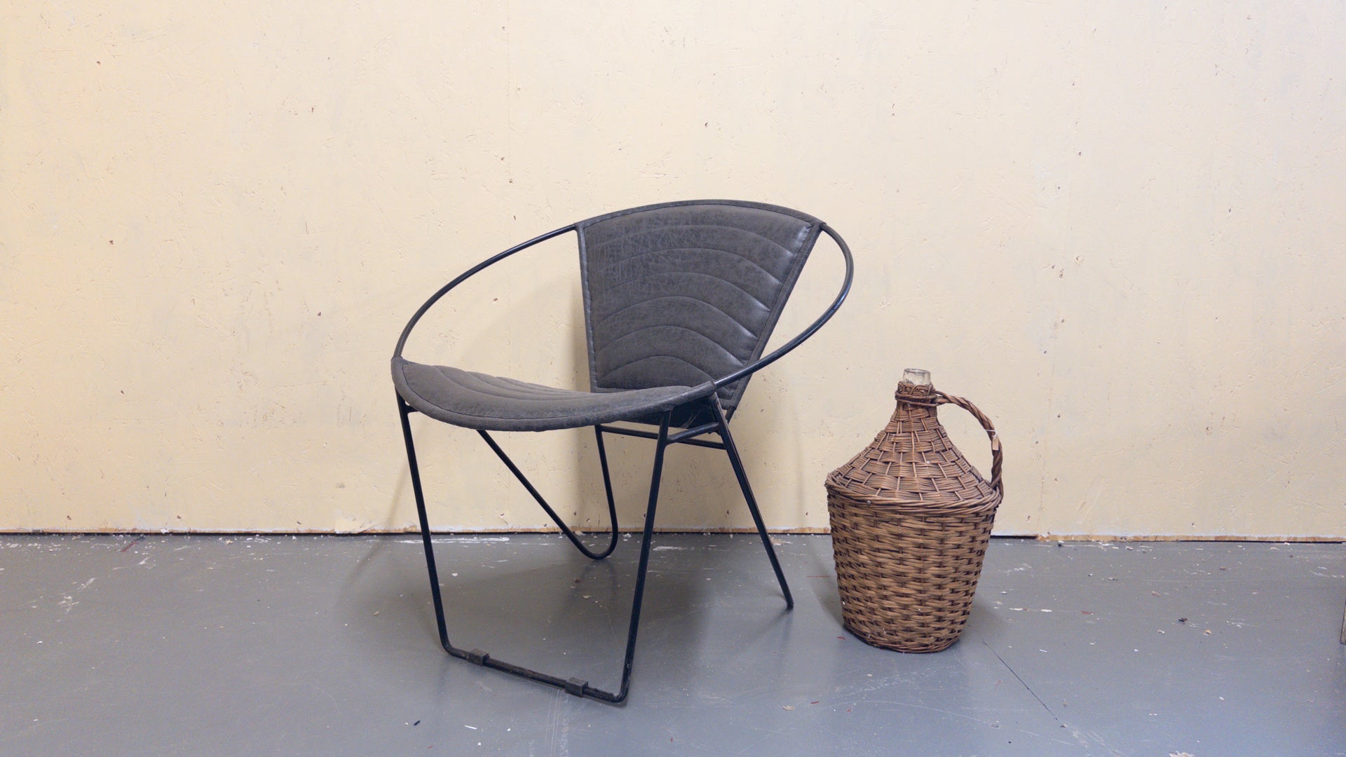 Round Iron Frame Chair