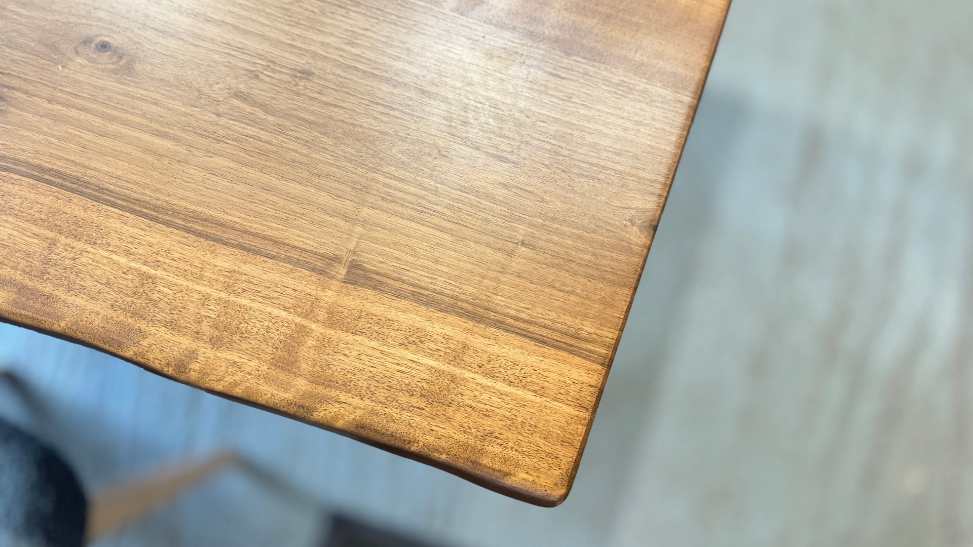The Walnut Pin Base: 6 Seater