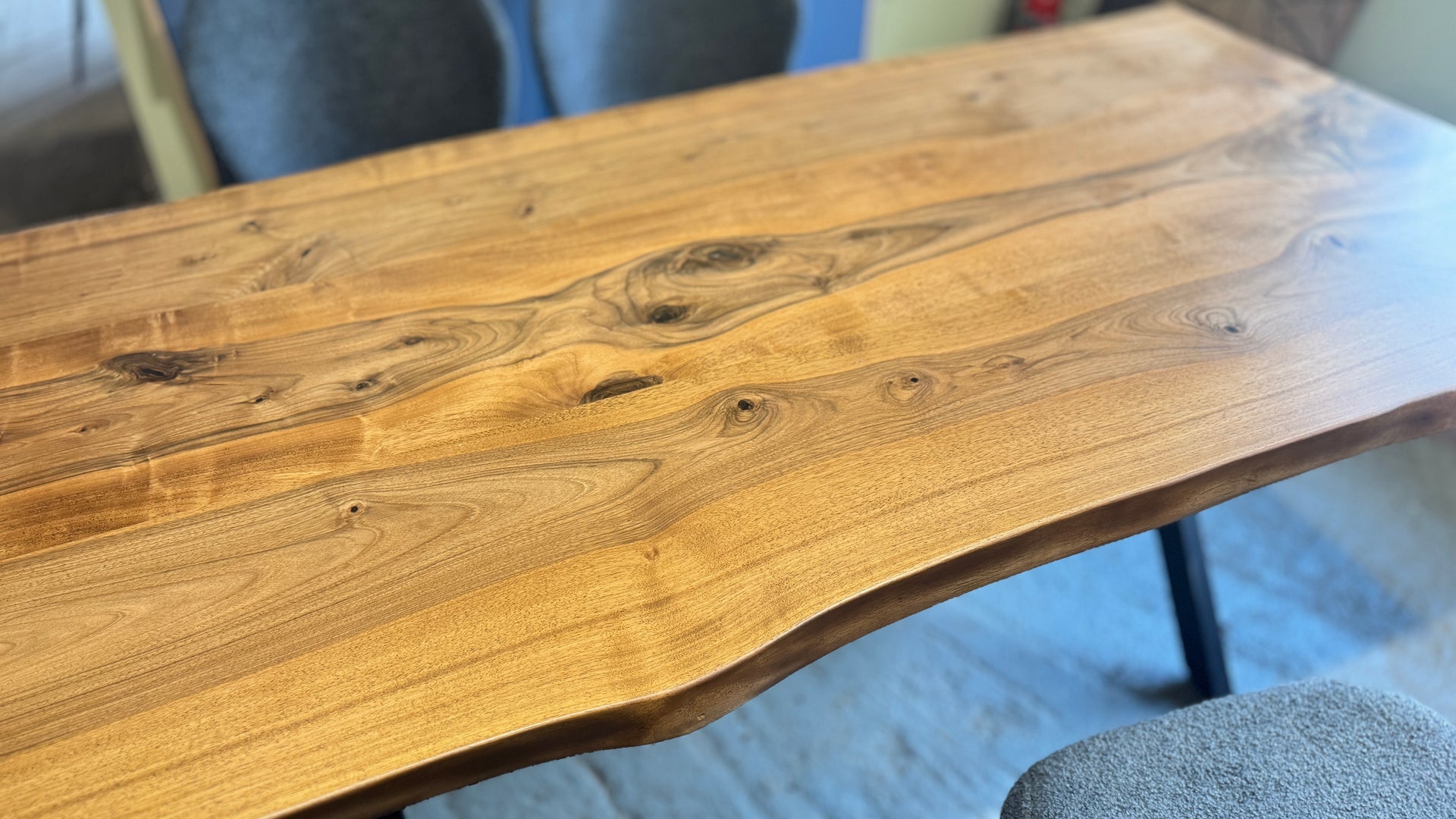 The Walnut Pin Base: 6 Seater