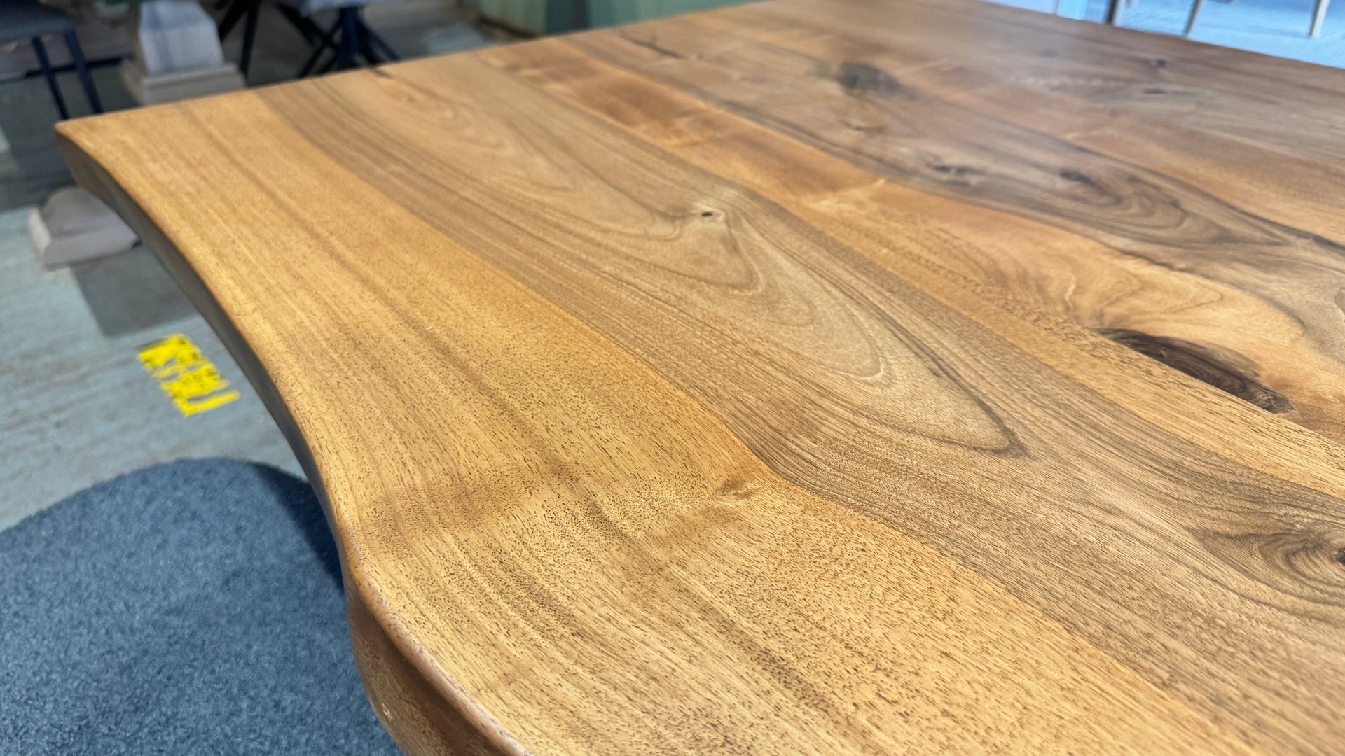 The Walnut Pin Base: 6 Seater