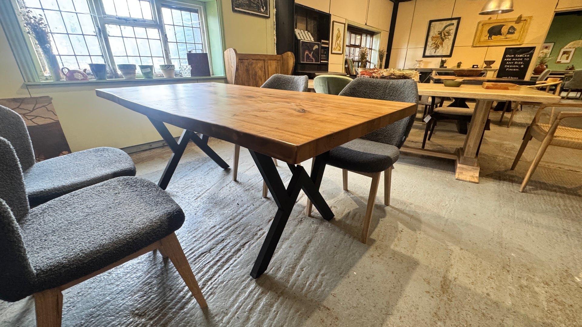 The Walnut Pin Base: 6 Seater