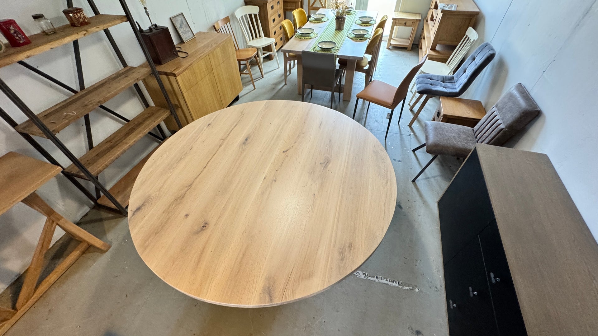The Round Metal Spider: 6 Seater