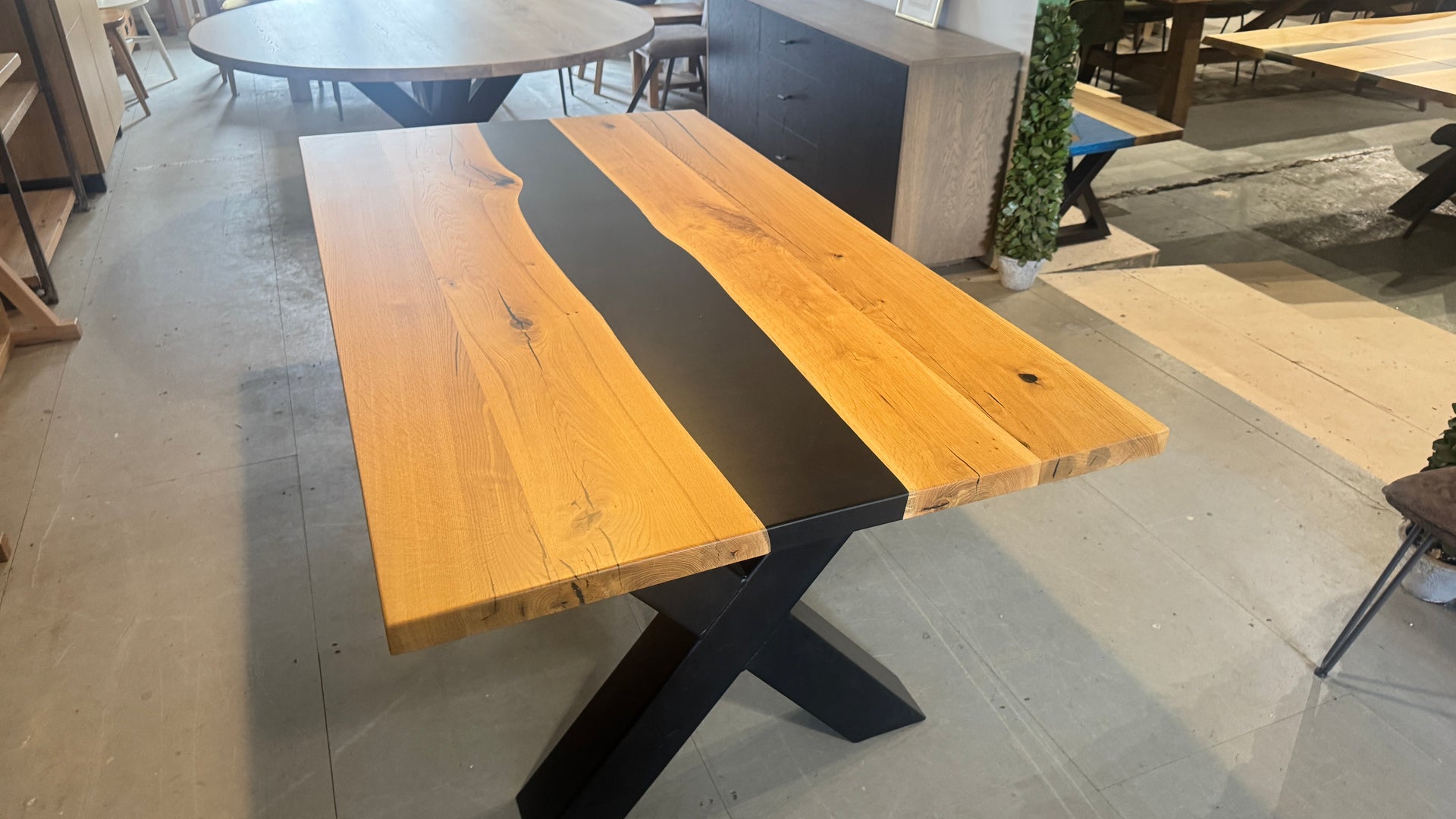 Oak Resin River: 6 Seater