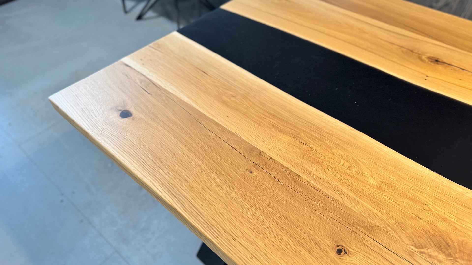Oak Resin River: 6 Seater