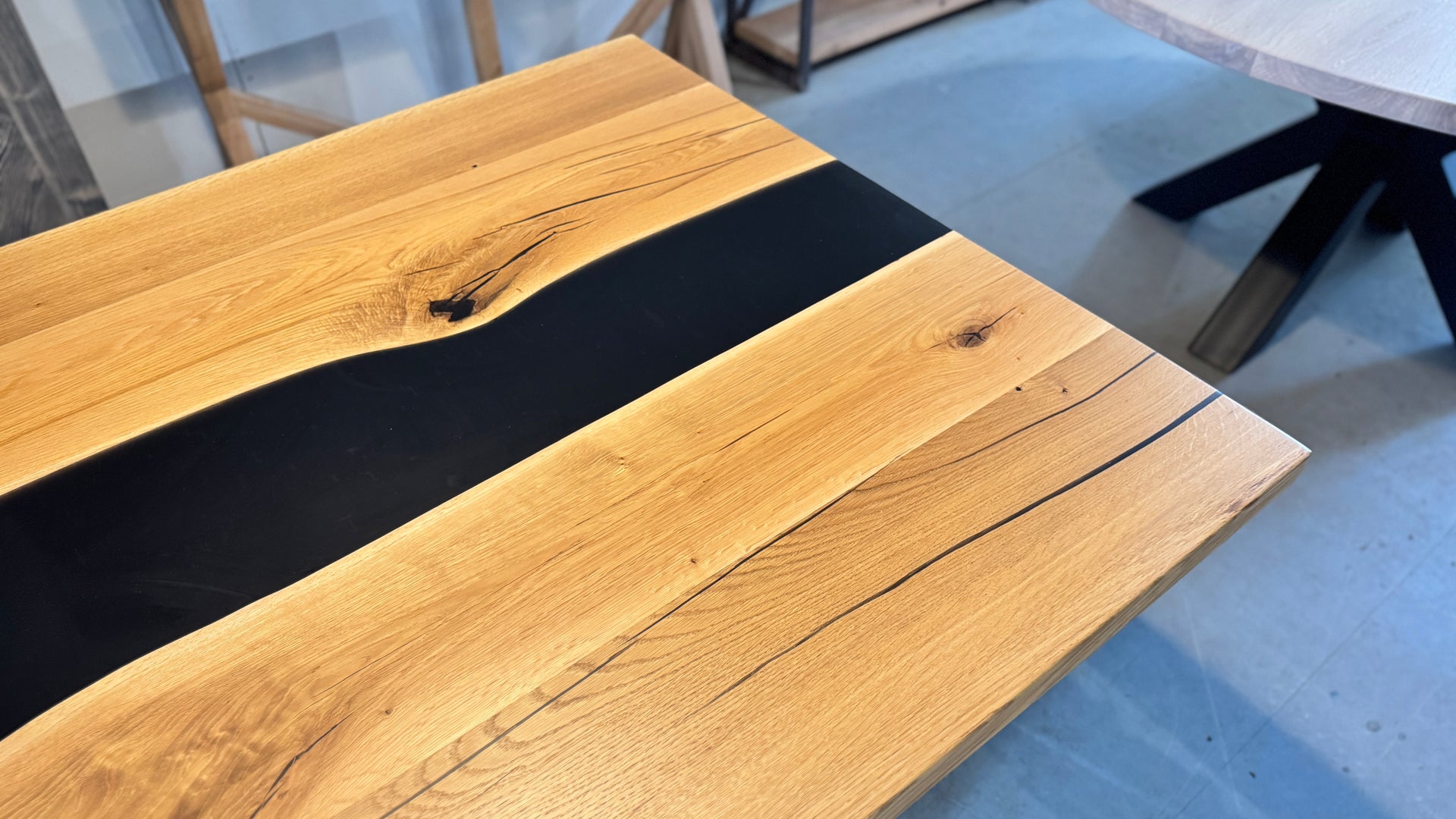 Oak Resin River: 6 Seater