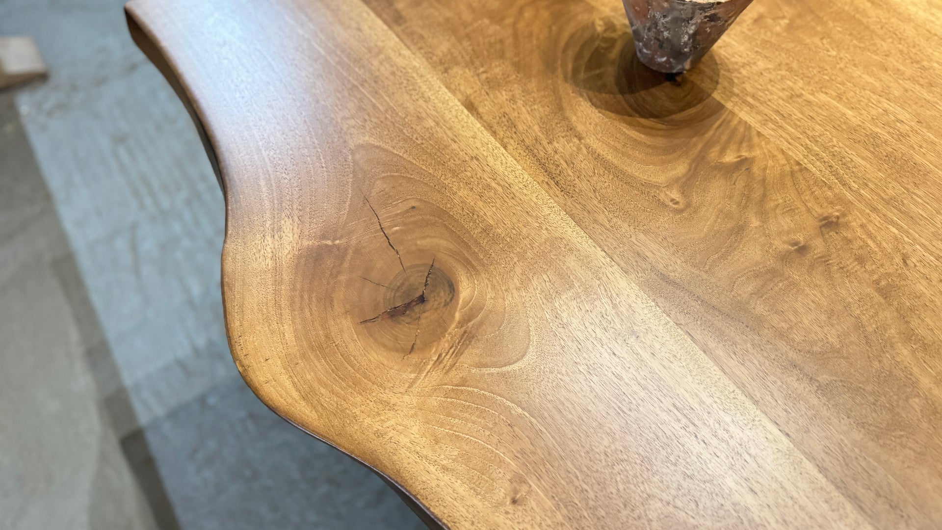 The Walnut Metal X: 6 Seater