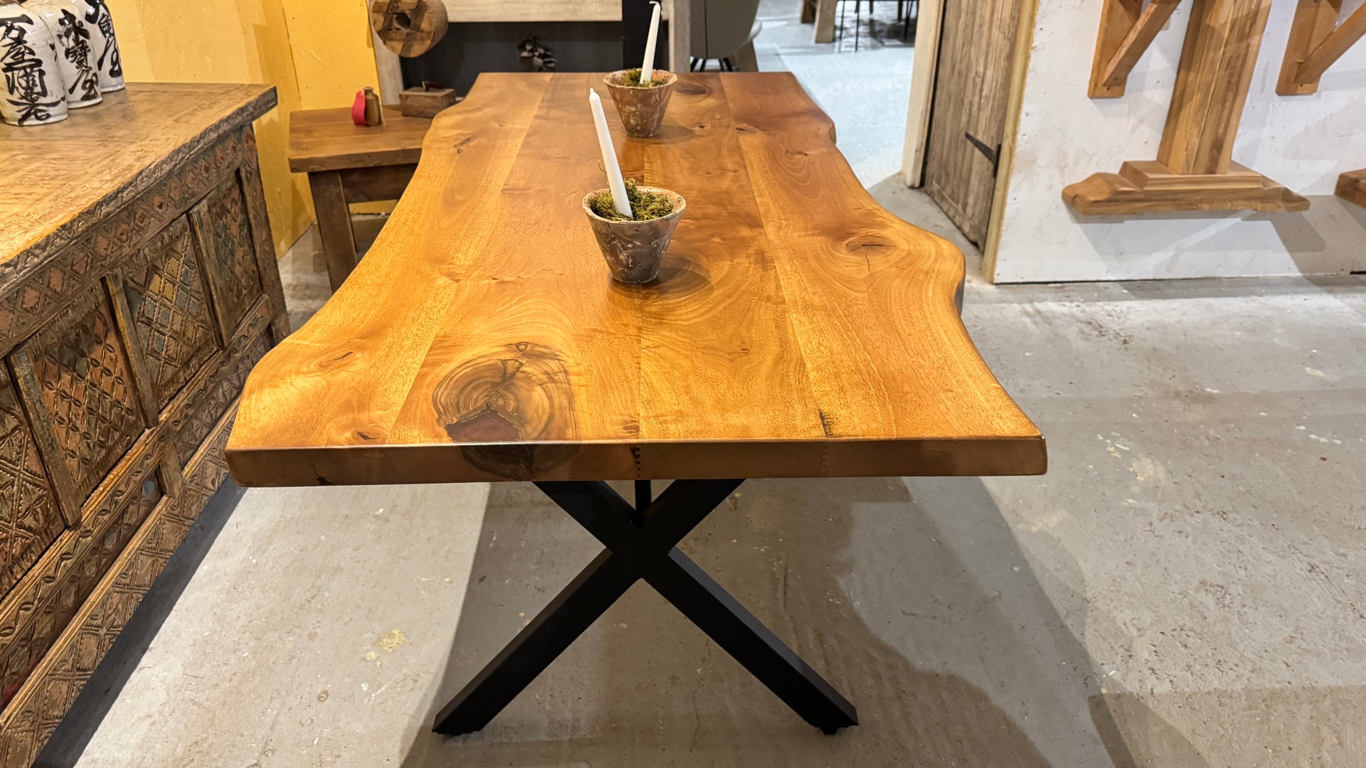 The Walnut Metal X: 6 Seater