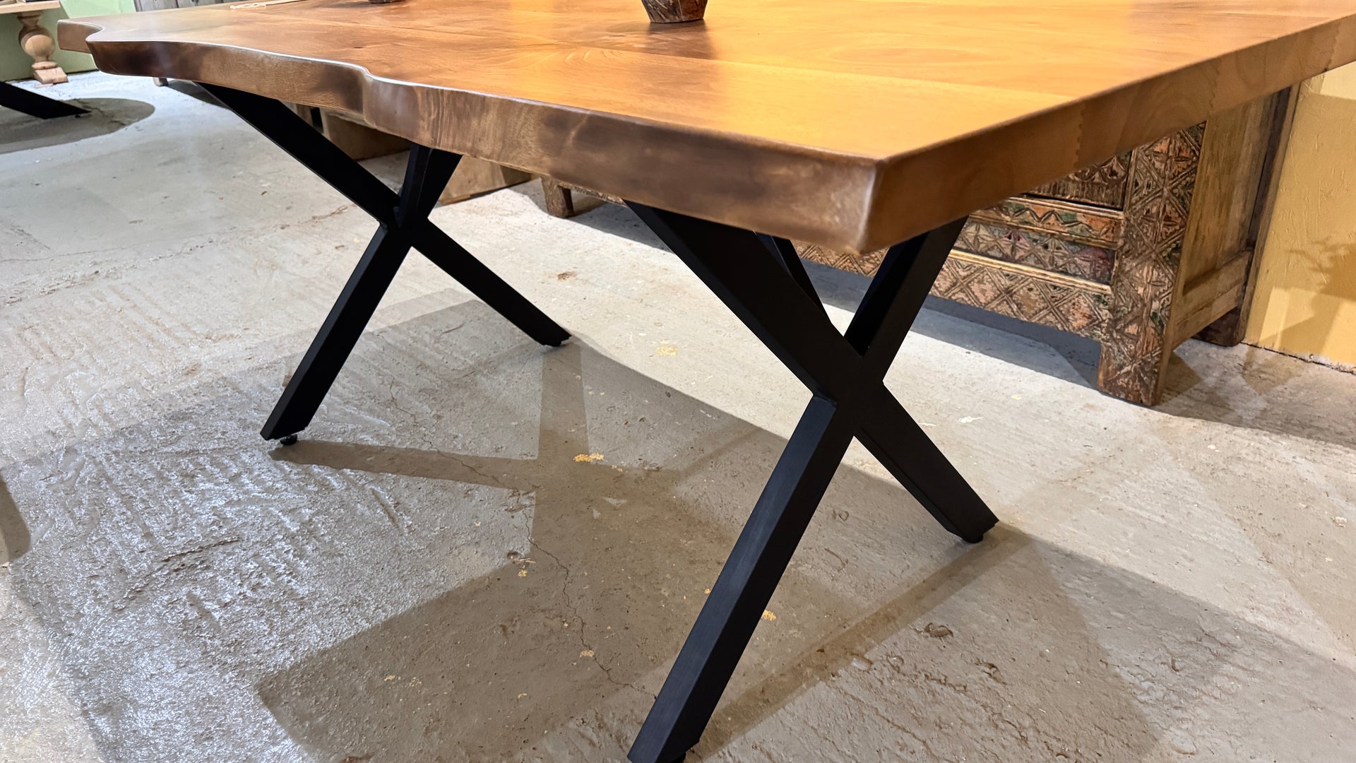 The Walnut Metal X: 6 Seater