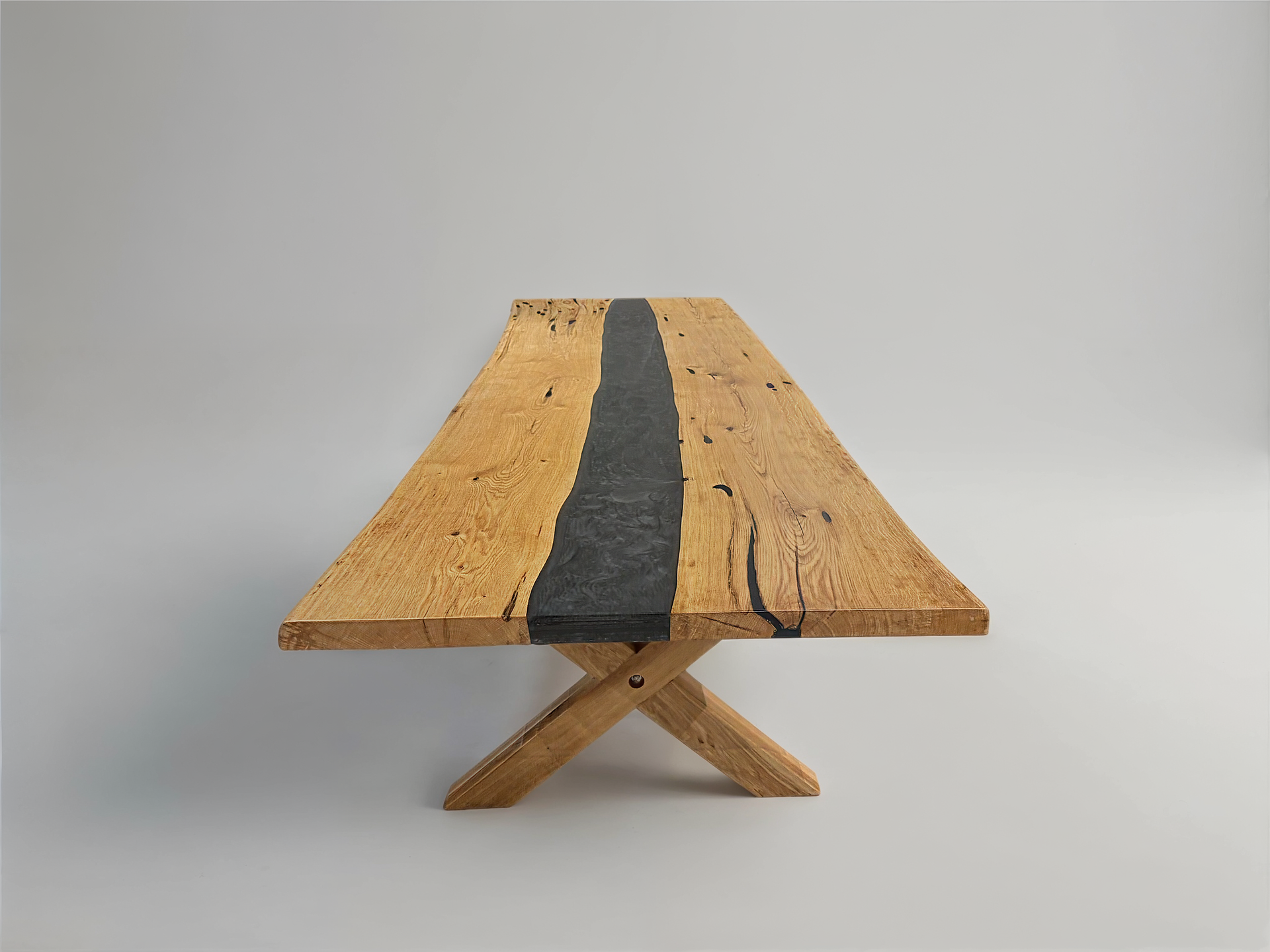 The Oak Resin: 300 x 100 cm