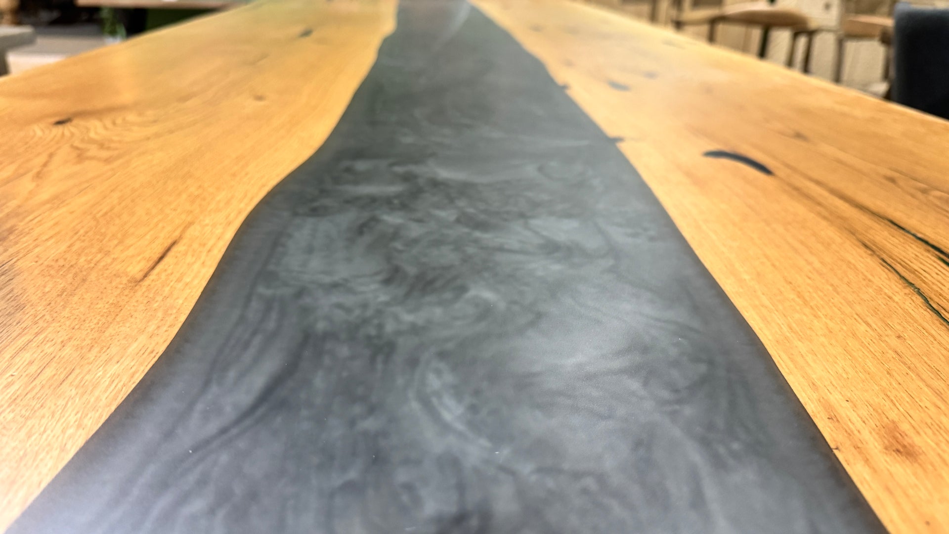 The Oak Resin: 300 x 100 cm