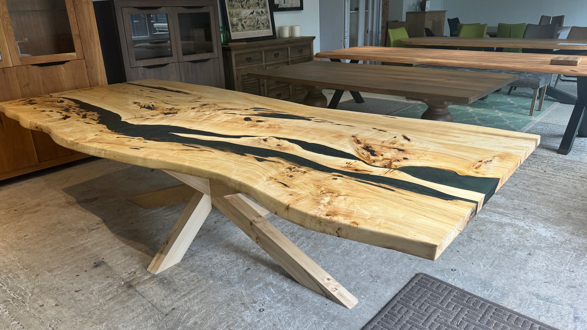 The Poplar Resin: 300 x 120 cm