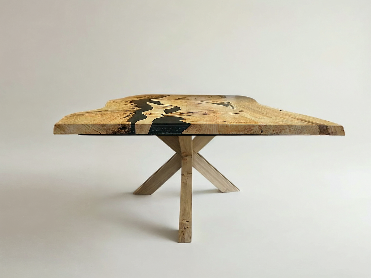 The Poplar Resin: 300 x 120 cm