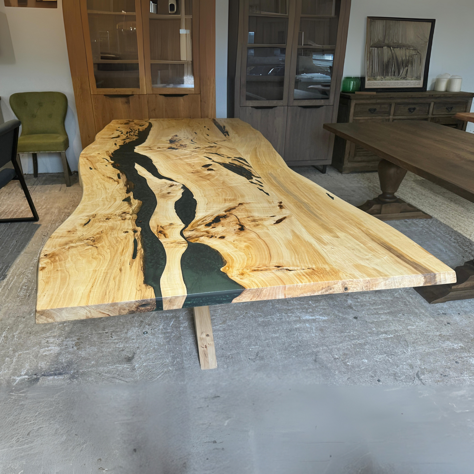The Poplar Resin: 300 x 120 cm